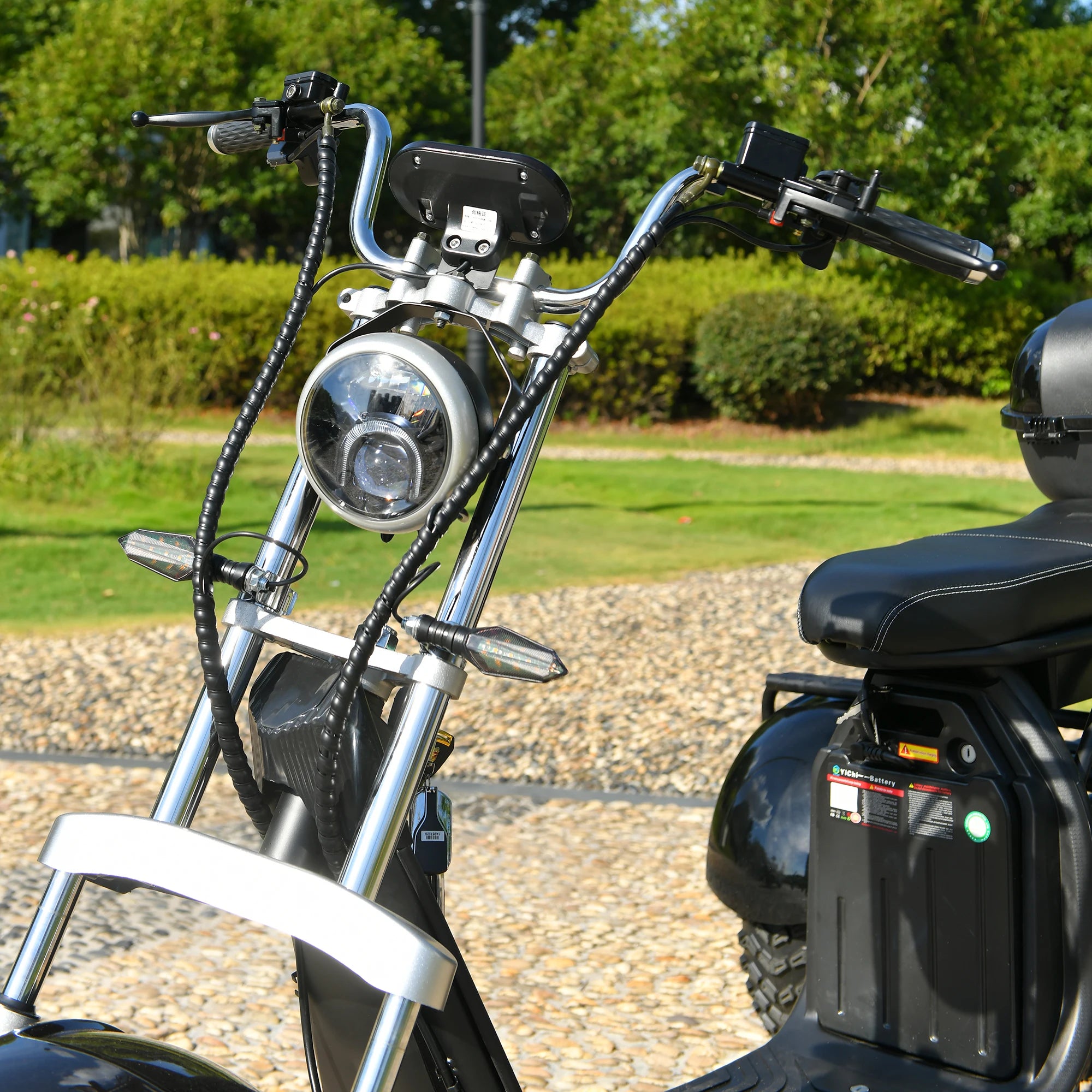 3-wheel electric scooter: 3000W motor, 40KM/H speed, 200KG load, 18" fat tires.