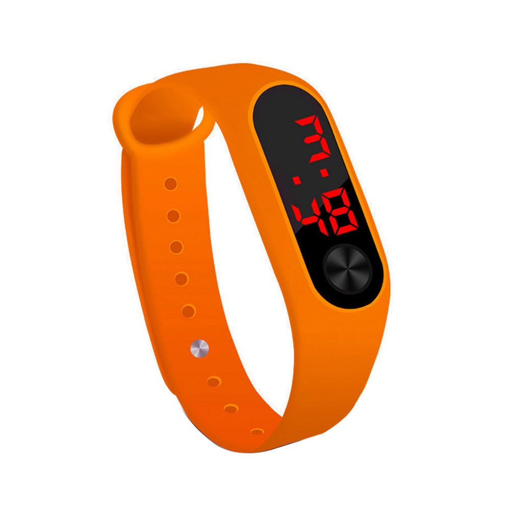 Stay on top of your game with this sleek sports smartwatch for men and women—track, train, and triumph!