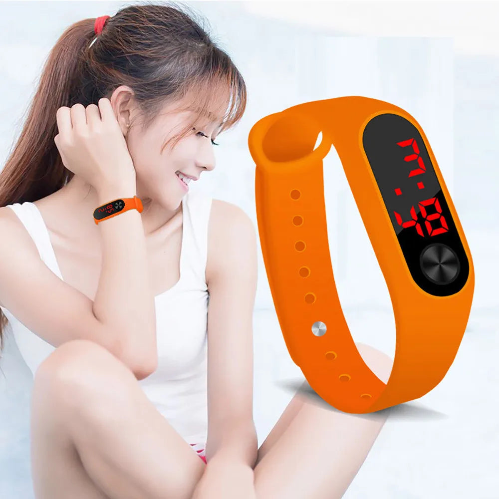 Stay on top of your game with this sleek sports smartwatch for men and women—track, train, and triumph!