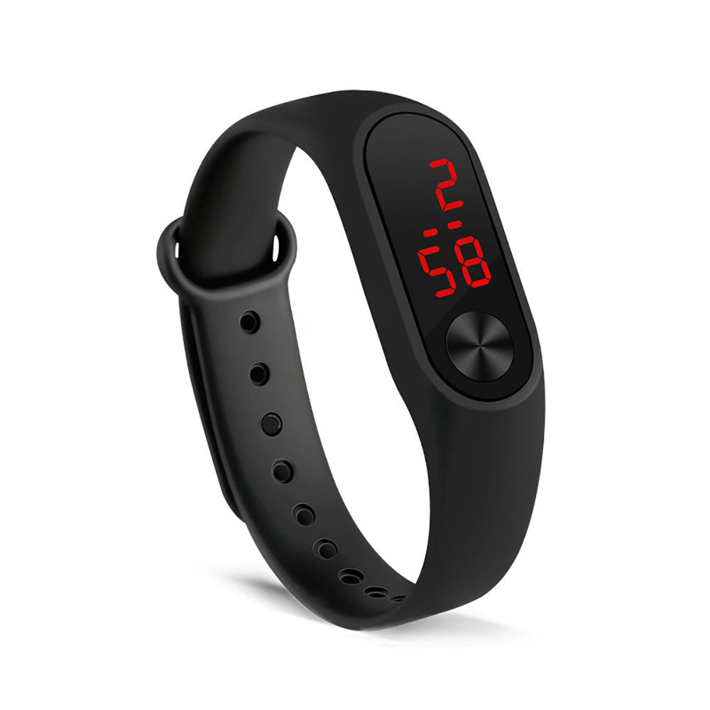 Stay on top of your game with this sleek sports smartwatch for men and women—track, train, and triumph!