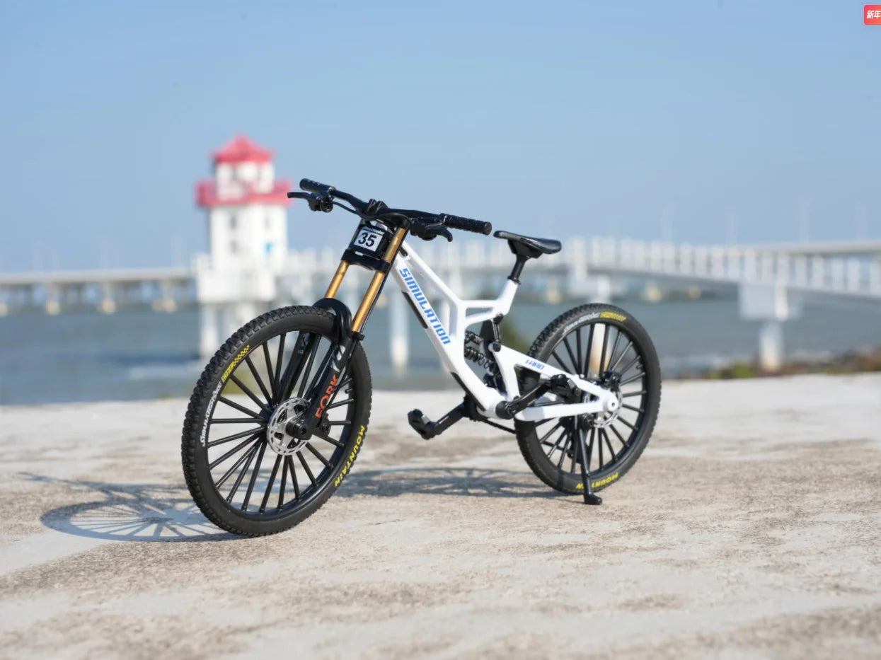1:8 Scale Alloy Mountain Bike Model – Dual Shock Absorbers&Removable Number, Ideal Gift&Desktop Decoration for Bike Enthusiasts.