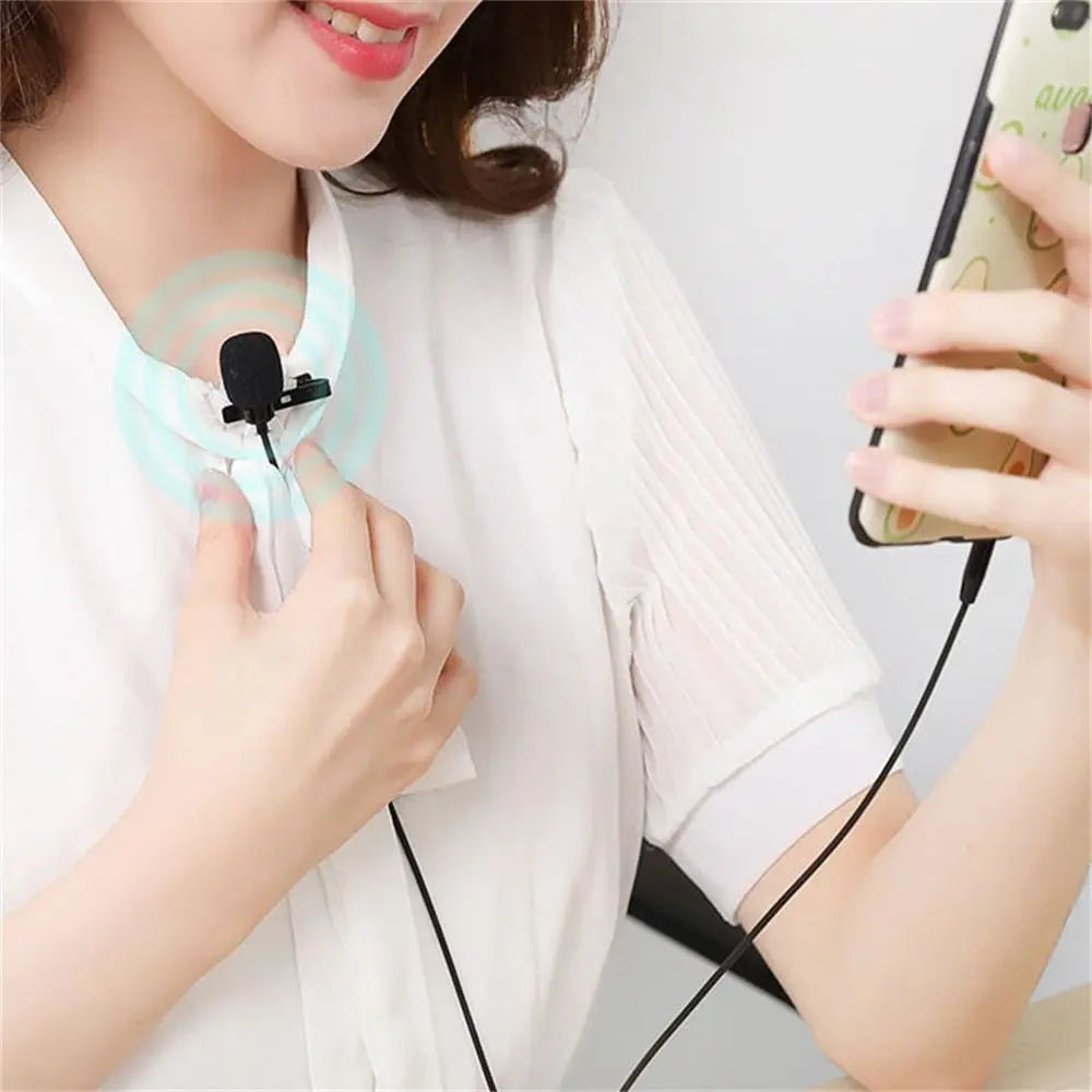 Capture crystal-clear audio with this small clip-on microphone—featuring mobile phone compatibility, noise reduction, and perfect for live broadcasts and voice recording!