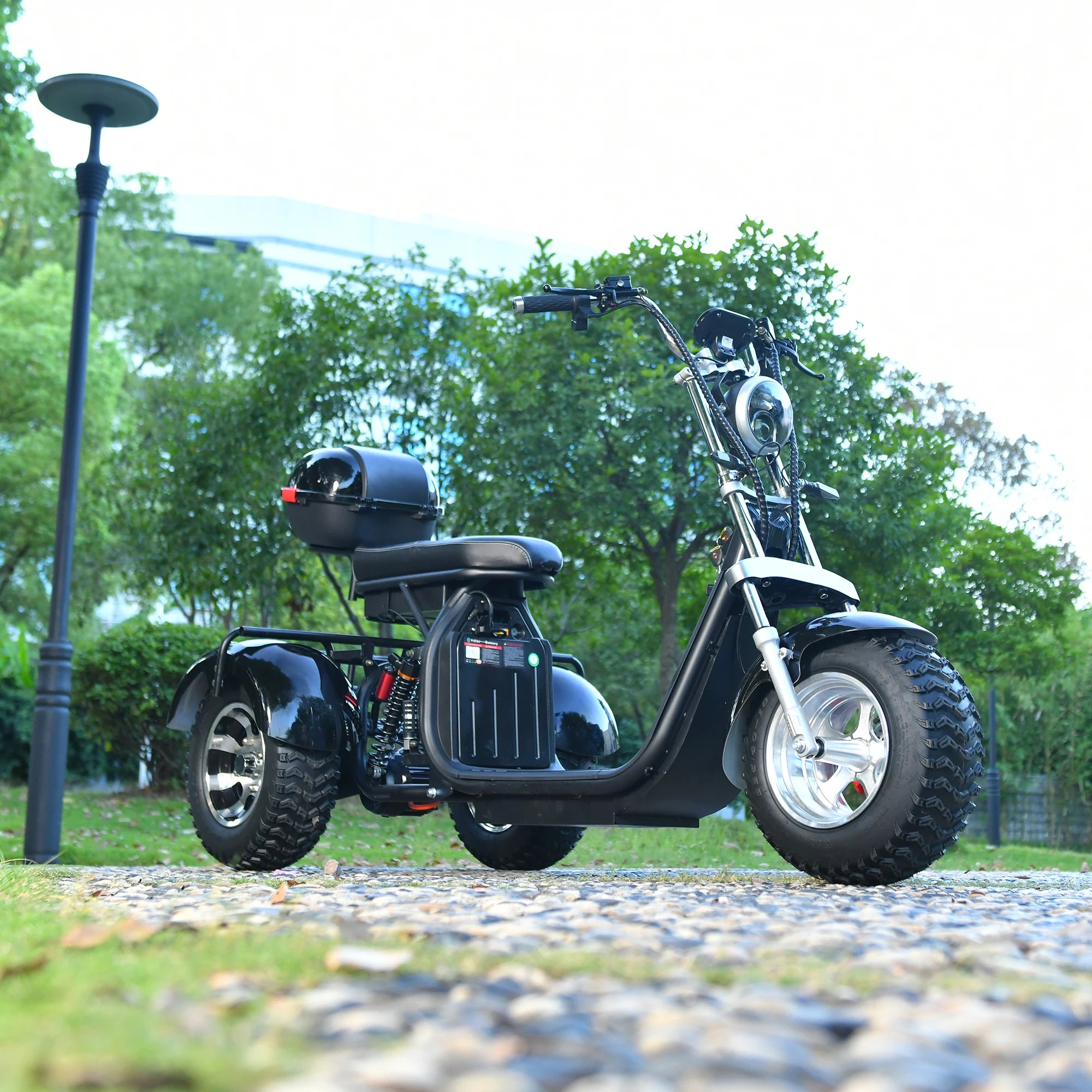 3-wheel electric scooter: 3000W motor, 40KM/H speed, 200KG load, 18" fat tires.