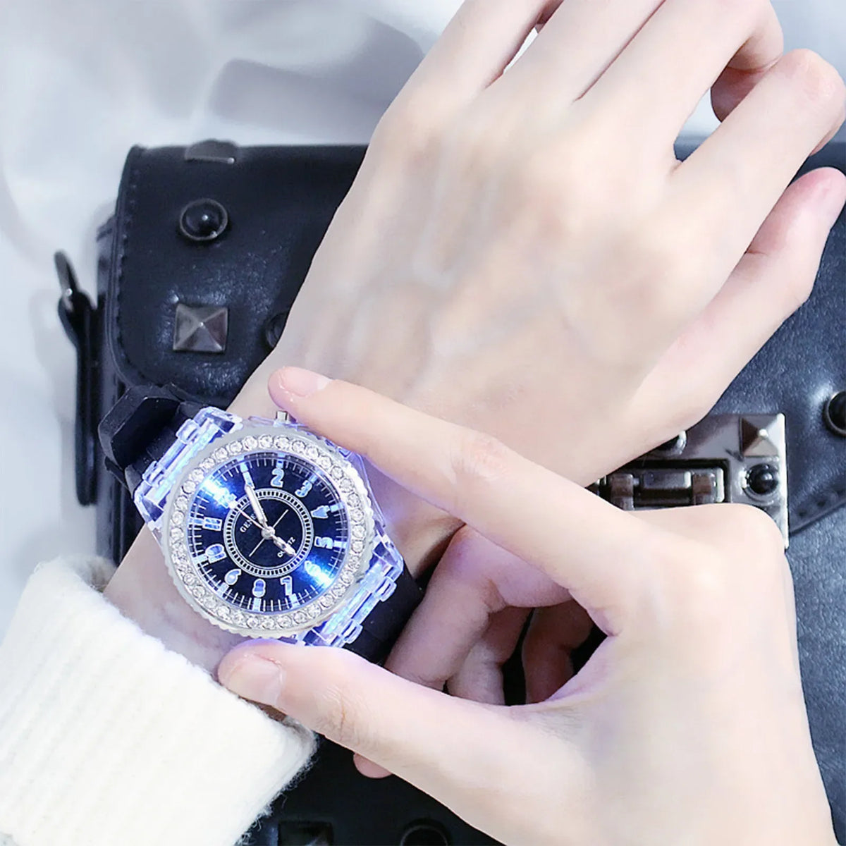 Luminous Colorful LED Luminous Watch for Male and Female Students, Fluorescent Quartz Hand for Male and Female Students