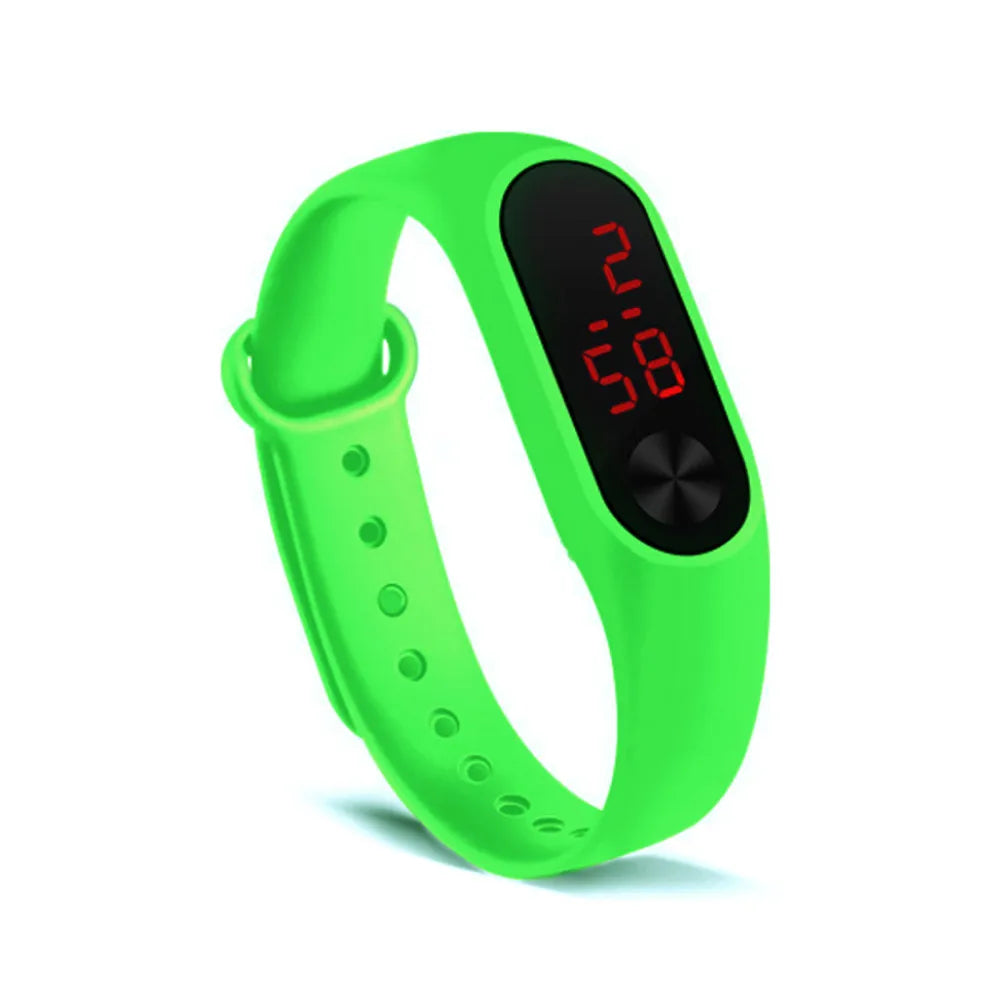 Stay on top of your game with this sleek sports smartwatch for men and women—track, train, and triumph!