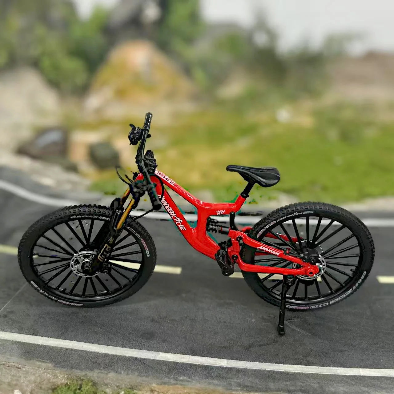 1:8 Alloy mountain bike model with base - features realistic gears and dual suspension, perfect for cycling enthusiasts