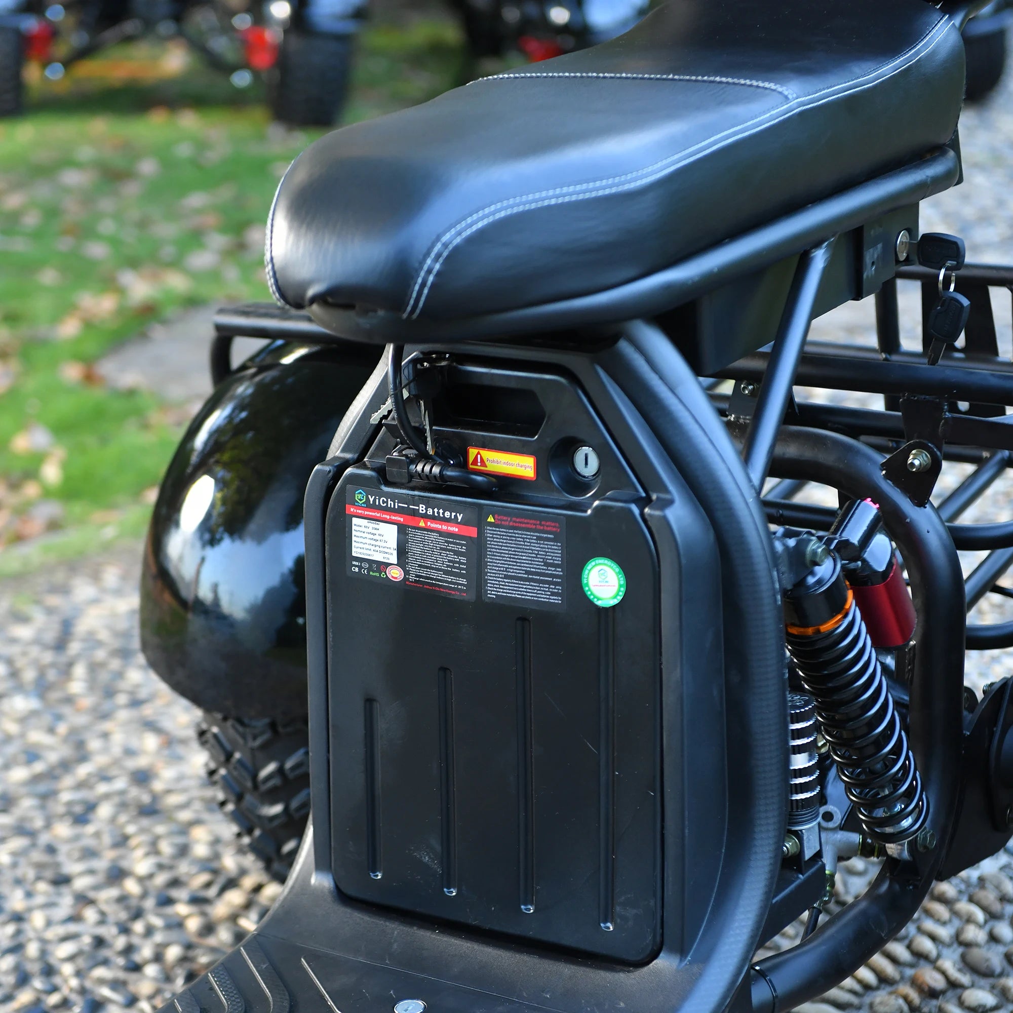 3-wheel electric scooter: 3000W motor, 40KM/H speed, 200KG load, 18" fat tires.