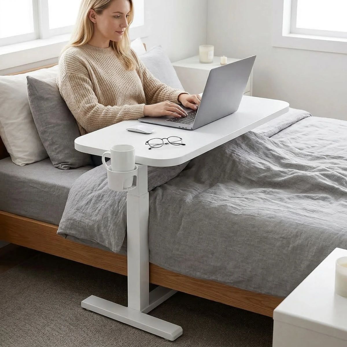 28/32Inch Bedside Table with Wheels, Height-Adjustable Rolling Computer Cart, Overbed Table with Cup Holder, Pneumatic Laptop Standing Desk for Home Office