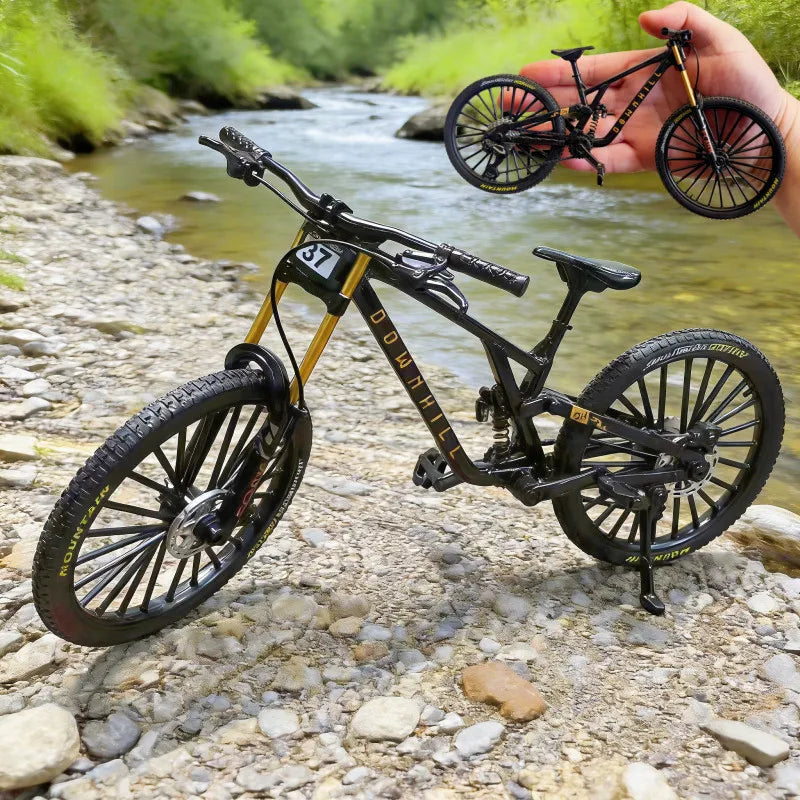 1:8 Scale Alloy Mountain Bike Model – Dual Shock Absorbers&Removable Number, Ideal Gift&Desktop Decoration for Bike Enthusiasts.