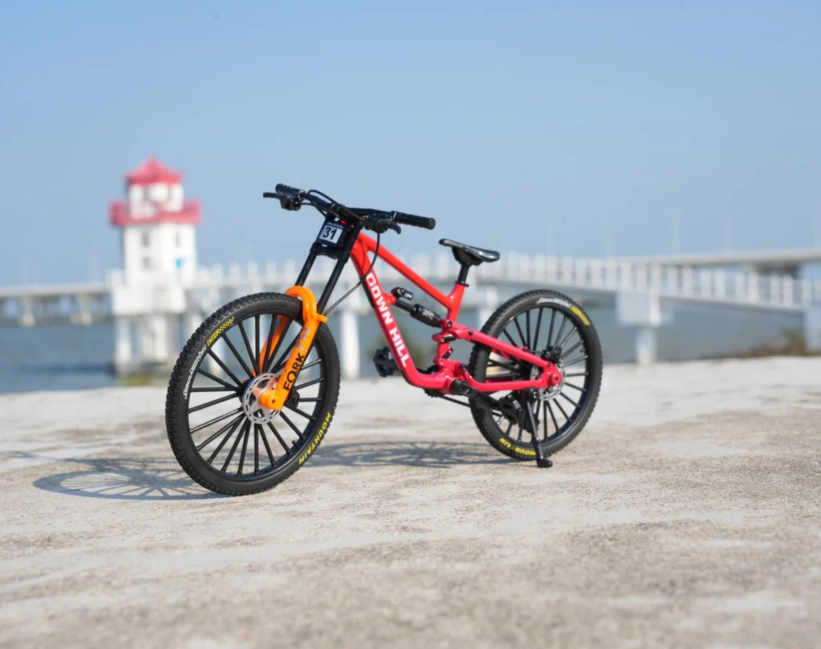 1:8 Scale Alloy Mountain Bike Model – Dual Shock Absorbers&Removable Number, Ideal Gift&Desktop Decoration for Bike Enthusiasts.