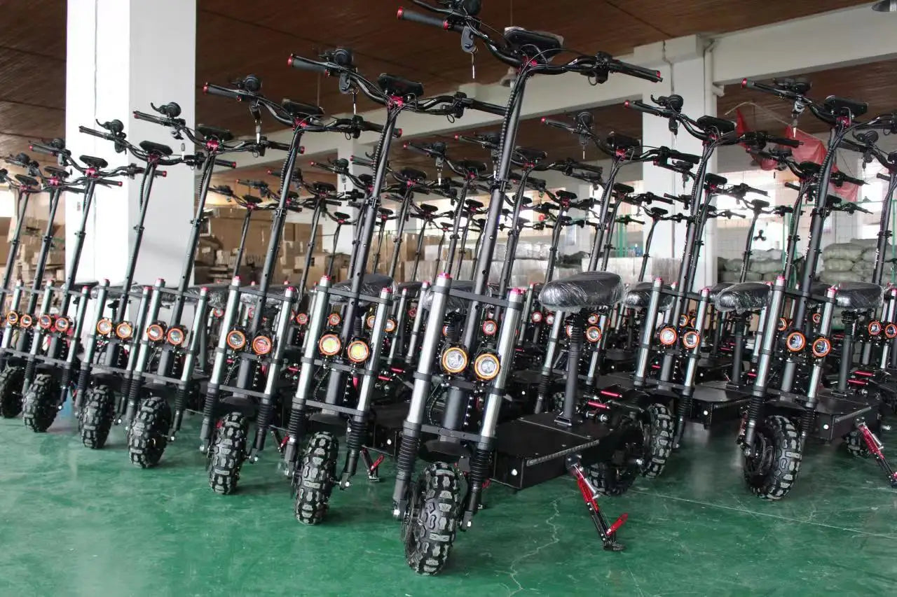 3-wheel electric scooter: 3000W motor, 40KM/H speed, 200KG load, 18" fat tires.