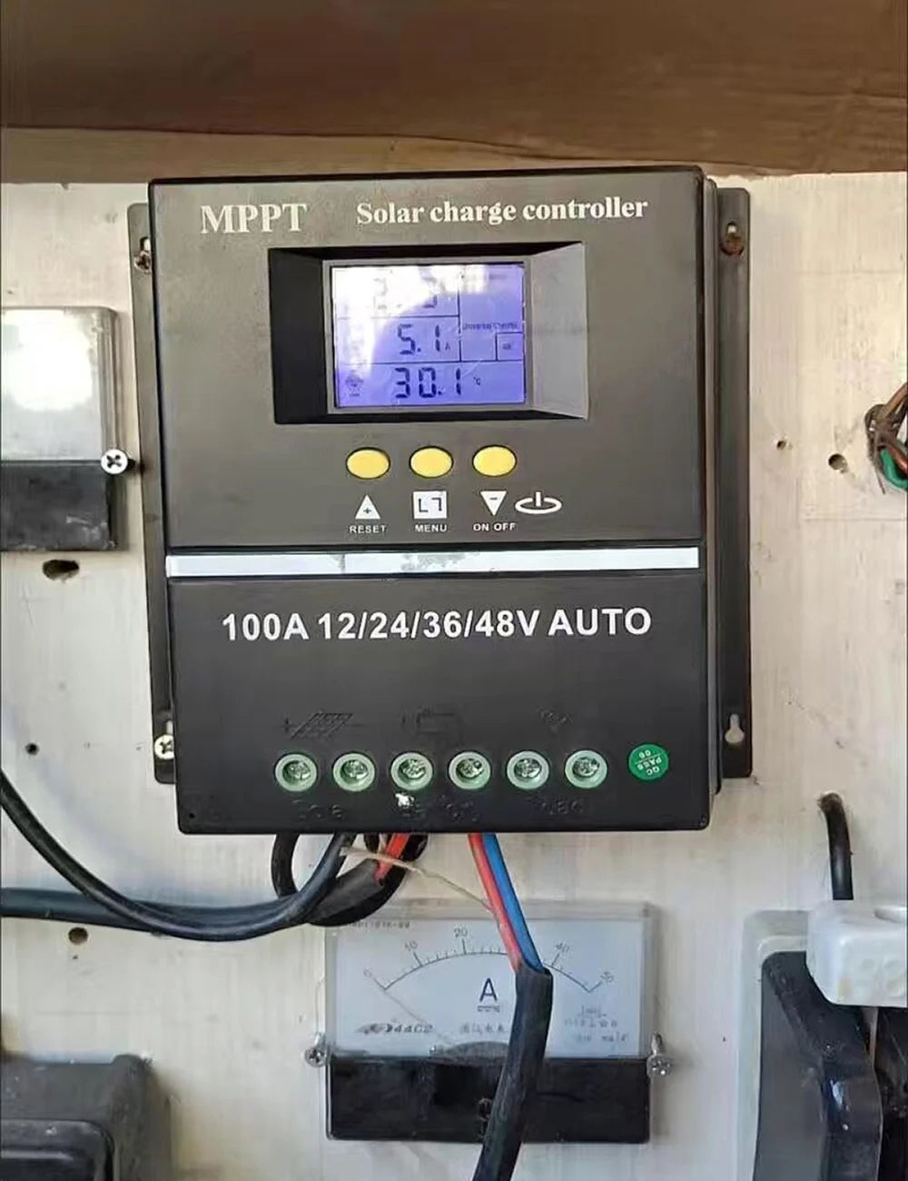Efficiently manage your solar power system with this 100A/80A/60A MPPT/PWM solar charge controller—compatible with 12V, 24V, 36V, and 48V systems for reliable battery charging and protection.
