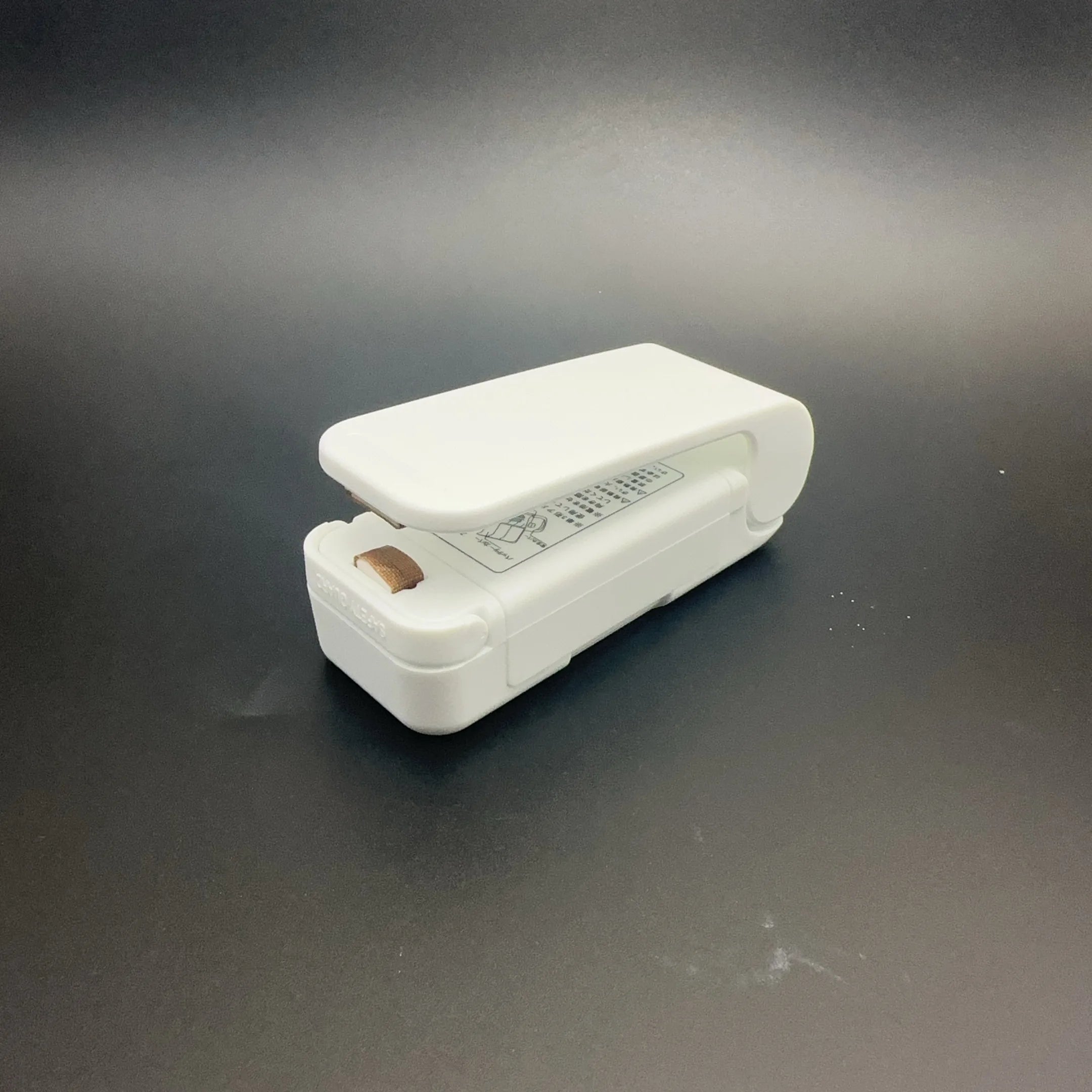 Seal your food bags easily with this mini heat bag seal machine—thermal plastic sealer perfect for keeping packages fresh and airtight!