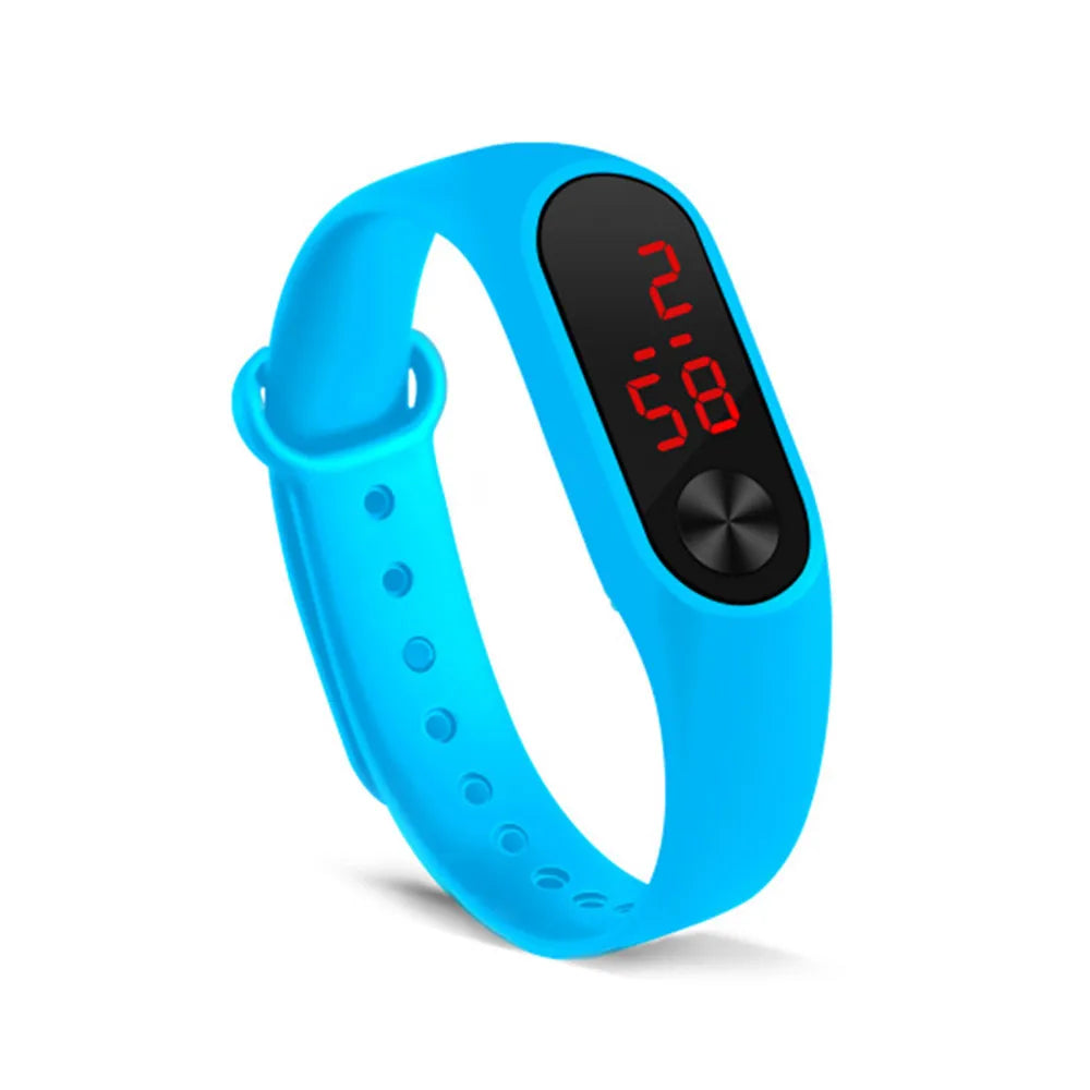 Stay on top of your game with this sleek sports smartwatch for men and women—track, train, and triumph!