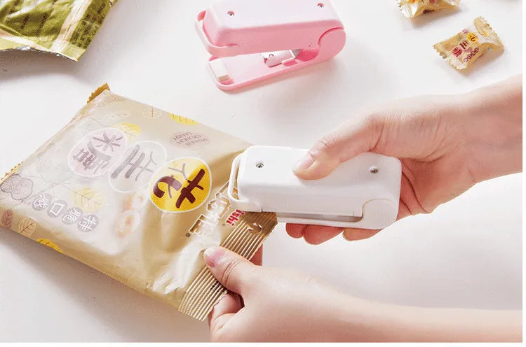 Seal your food bags easily with this mini heat bag seal machine—thermal plastic sealer perfect for keeping packages fresh and airtight!