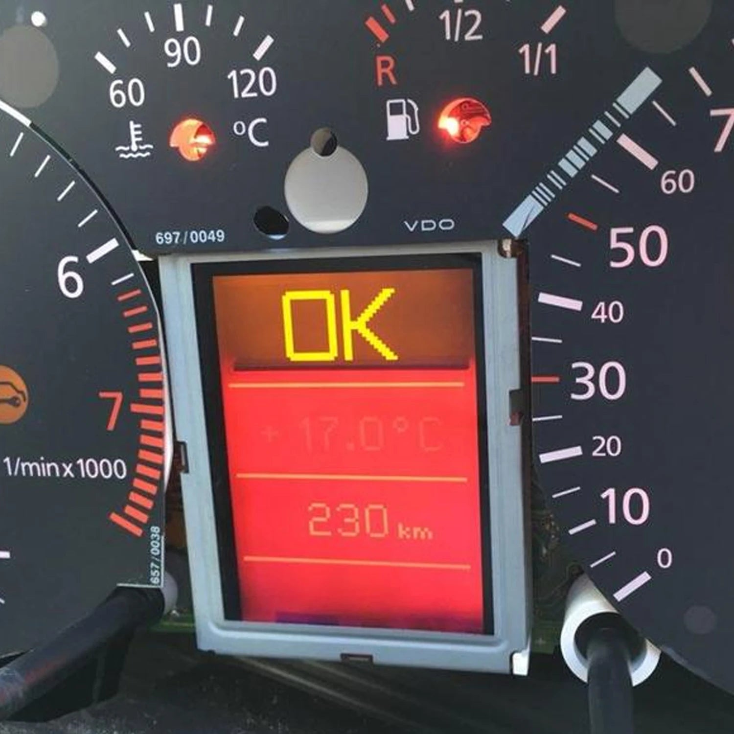Enhance your driving experience with this new LCD car screen compatible with Audi S3 8L, Audi TT 8N, and Audi A6 C5 4B. Explore a range of car electronics and multimedia capabilities with this advanced player for optimal in-car entertainment.