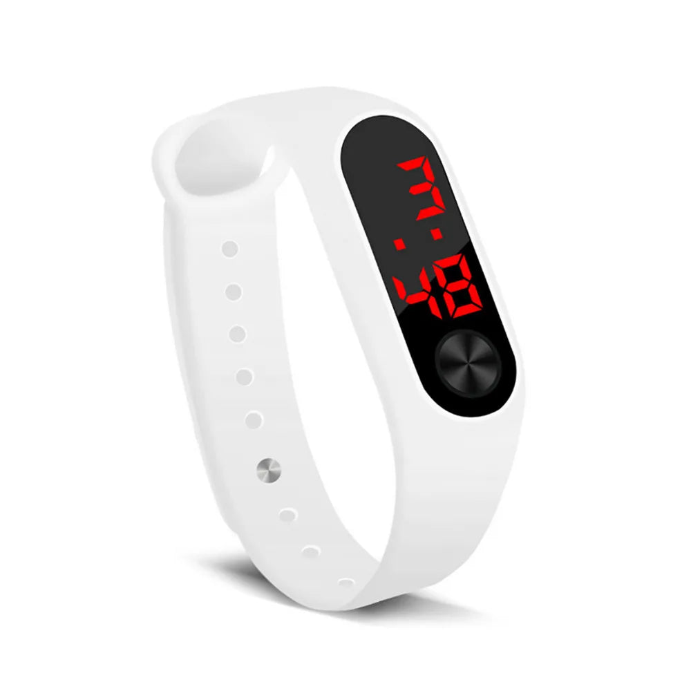 Stay on top of your game with this sleek sports smartwatch for men and women—track, train, and triumph!