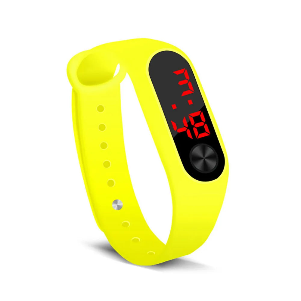 Stay on top of your game with this sleek sports smartwatch for men and women—track, train, and triumph!