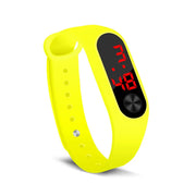 Stay on top of your game with this sleek sports smartwatch for men and women—track, train, and triumph!