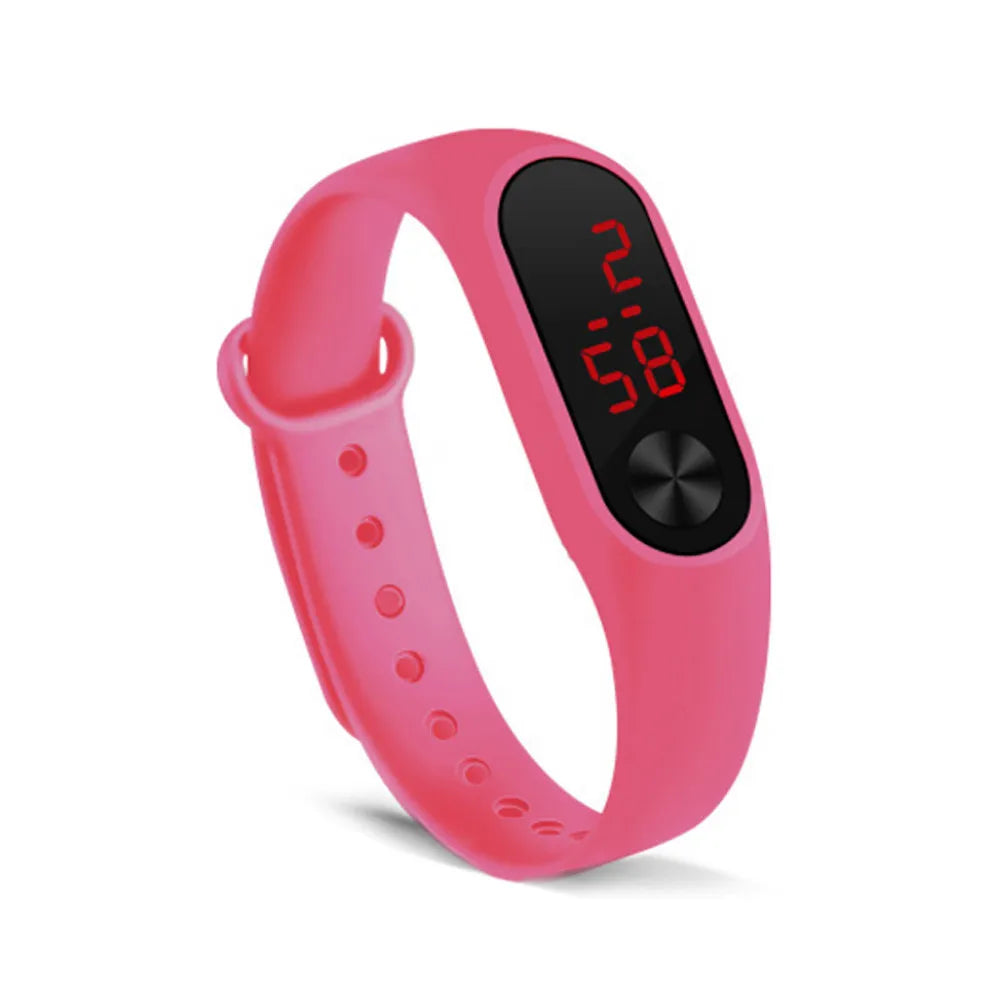 Stay on top of your game with this sleek sports smartwatch for men and women—track, train, and triumph!