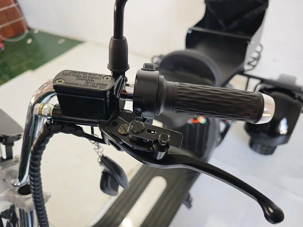 Experience high power and off-road capabilities with these 3000W and 2000W 3-wheel electric scooters. Perfect for adventurous rides and off-road terrain exploration.