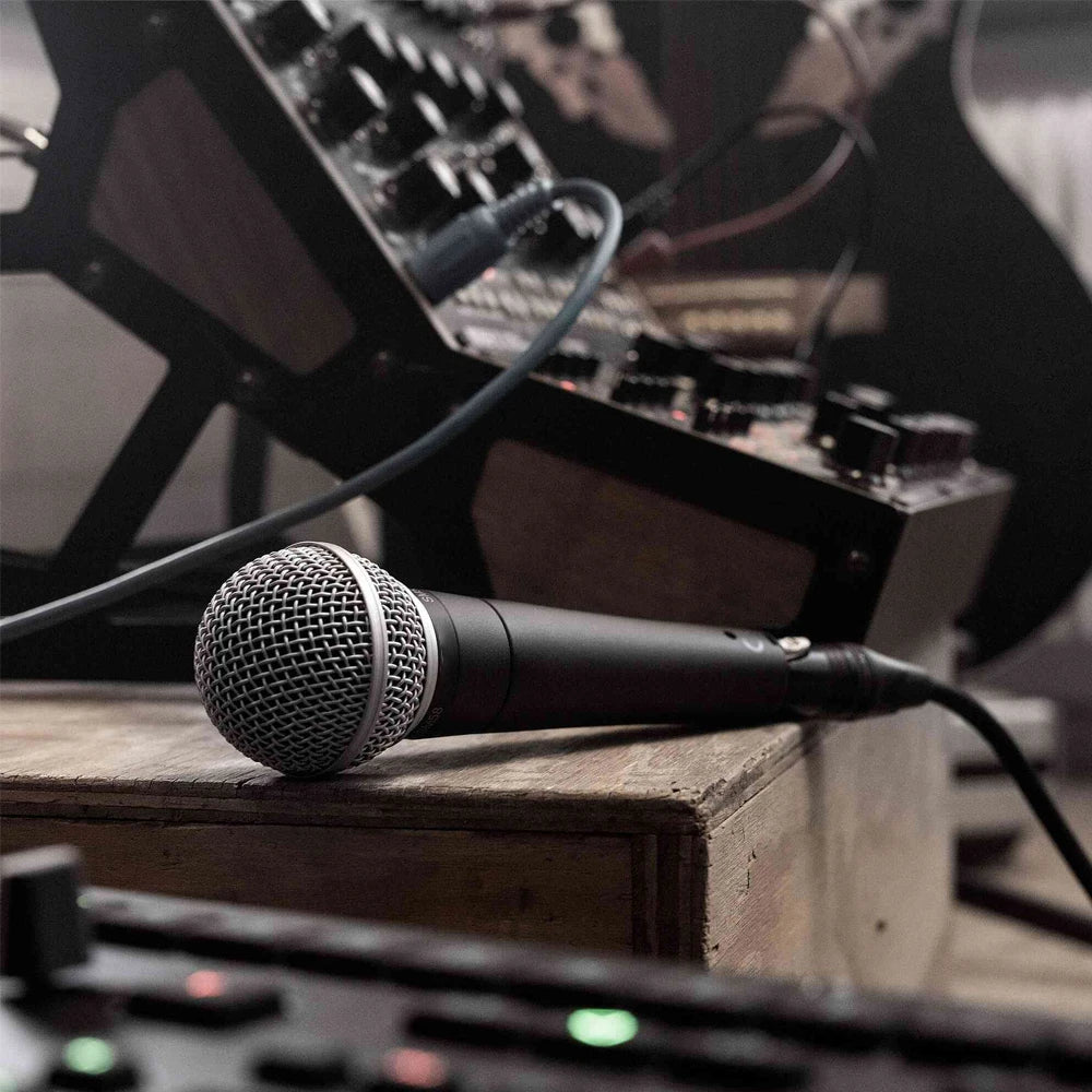 Deliver crystal-clear vocals with this dynamic handheld microphone—perfect for live performances, speeches, and recordings!
